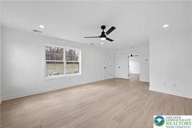 901 Renaldi Road, Wind Gap, PA 18091