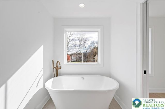 901 Renaldi Road, Wind Gap, PA 18091