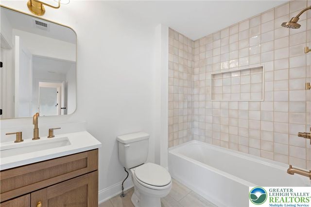 901 Renaldi Road, Wind Gap, PA 18091