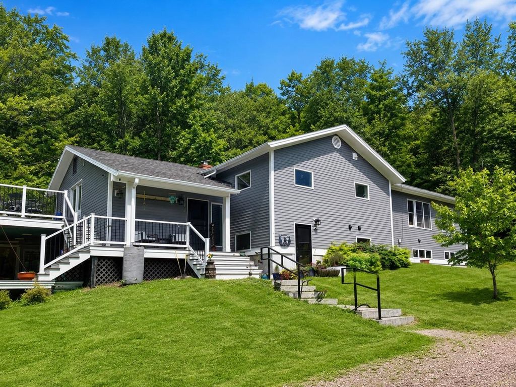 1093 East Hill Road, Richmond, VT 05477
