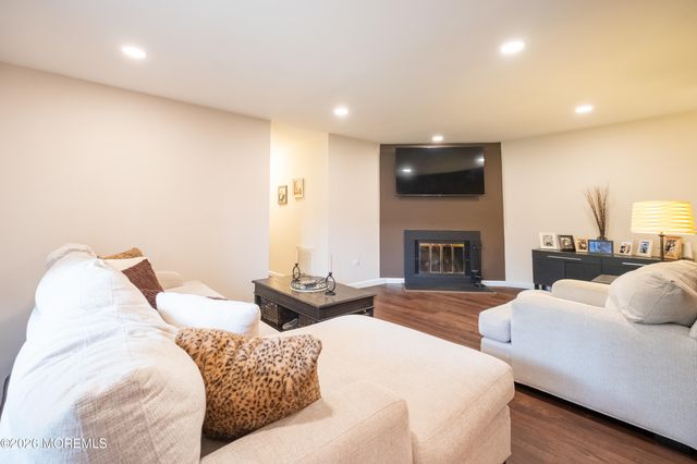 813 Wood Mill Drive, East Windsor, NJ 08512