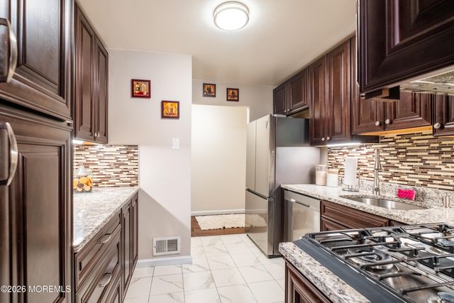 813 Wood Mill Drive, East Windsor, NJ 08512