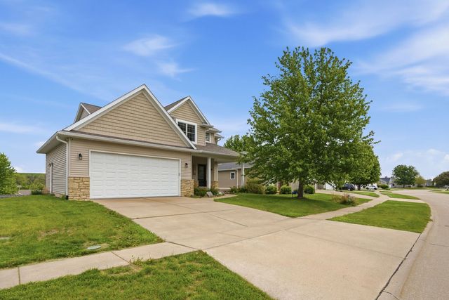 1101 Wild West Drive, Leclaire, IA 52753