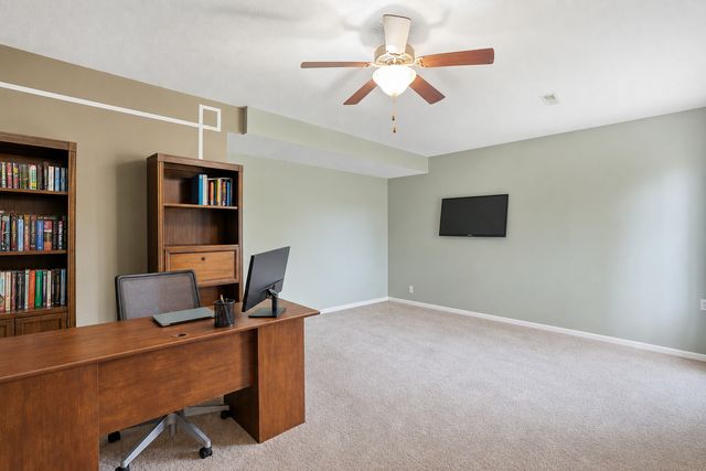 1101 Wild West Drive, Leclaire, IA 52753