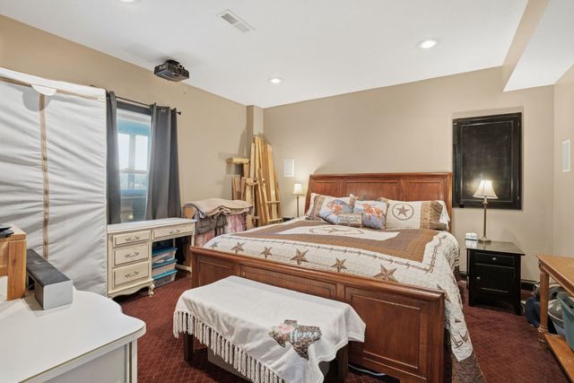 1101 Wild West Drive, Leclaire, IA 52753