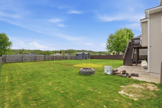 1101 Wild West Drive, Leclaire, IA 52753