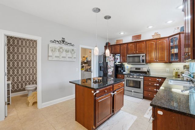 1101 Wild West Drive, Leclaire, IA 52753
