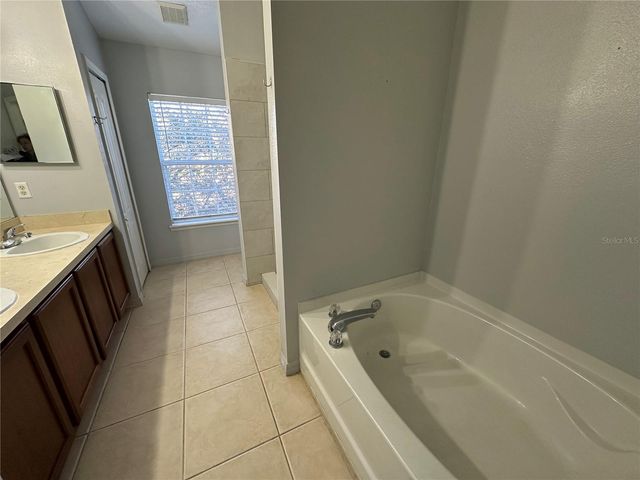 10252 LAKE DISTRICT LANE, Orlando, FL 32832