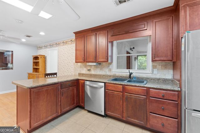216 S Salem Drive, Mcdonough, GA 30253