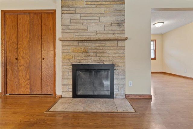 W5906 Valley PARKWAY, La Crosse, WI 54601