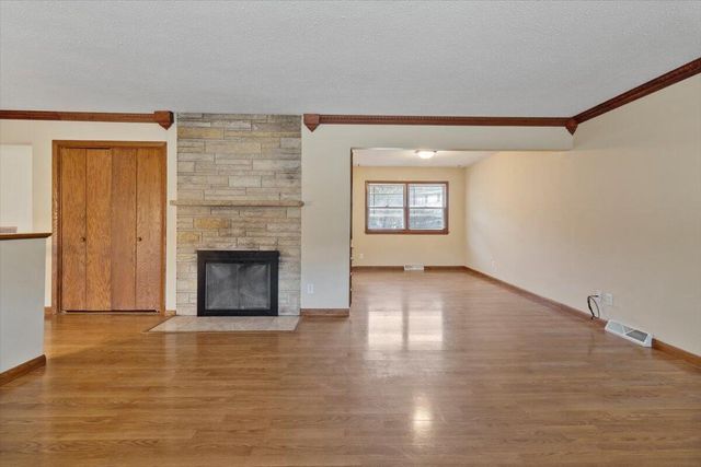 W5906 Valley PARKWAY, La Crosse, WI 54601