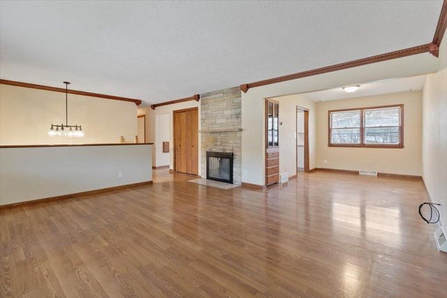 W5906 Valley PARKWAY, La Crosse, WI 54601