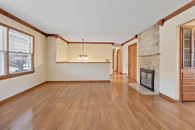 W5906 Valley PARKWAY, La Crosse, WI 54601