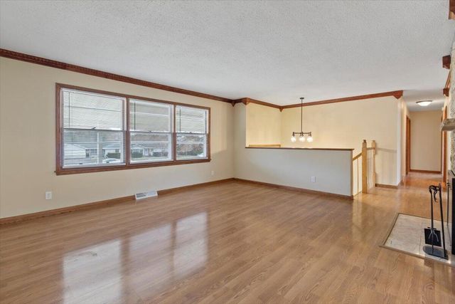 W5906 Valley PARKWAY, La Crosse, WI 54601
