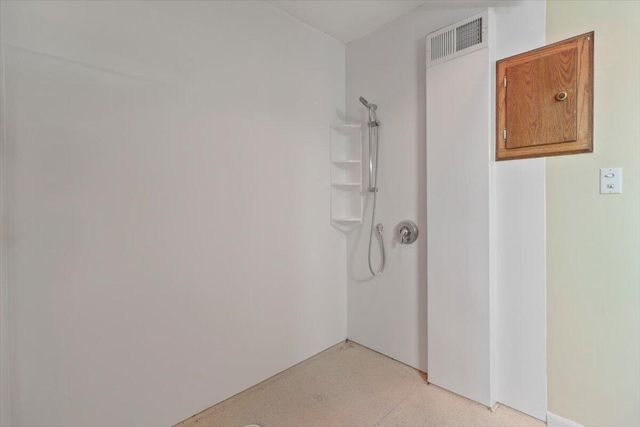 W5906 Valley PARKWAY, La Crosse, WI 54601