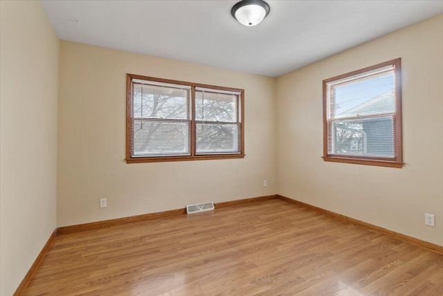 W5906 Valley PARKWAY, La Crosse, WI 54601