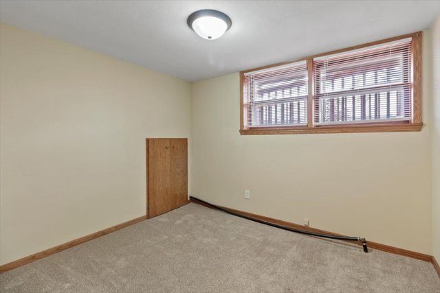 W5906 Valley PARKWAY, La Crosse, WI 54601