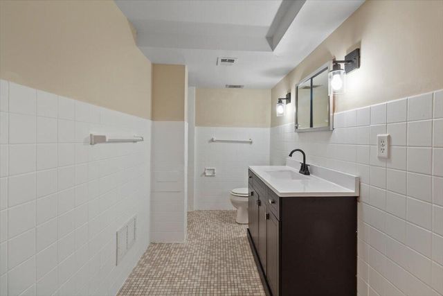 W5906 Valley PARKWAY, La Crosse, WI 54601