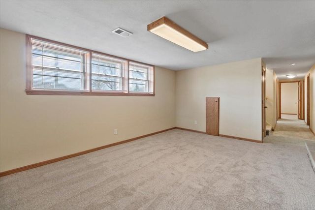 W5906 Valley PARKWAY, La Crosse, WI 54601