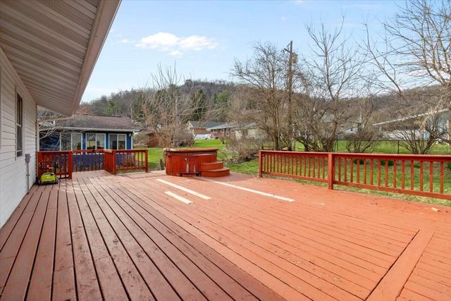 W5906 Valley PARKWAY, La Crosse, WI 54601