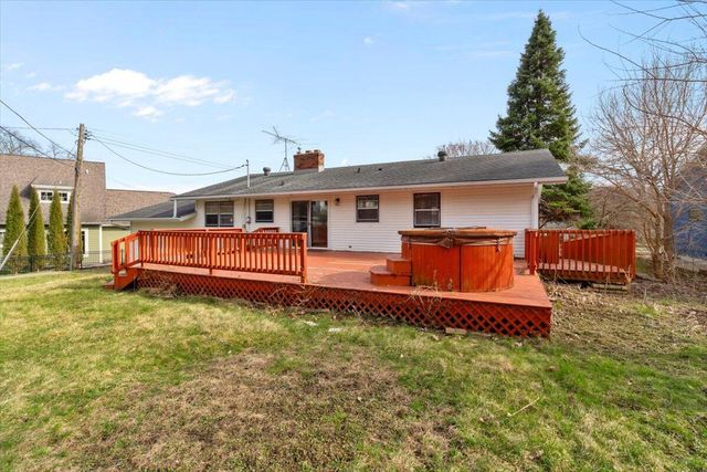 W5906 Valley PARKWAY, La Crosse, WI 54601