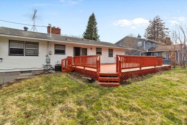 W5906 Valley PARKWAY, La Crosse, WI 54601