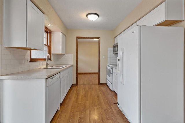 W5906 Valley PARKWAY, La Crosse, WI 54601