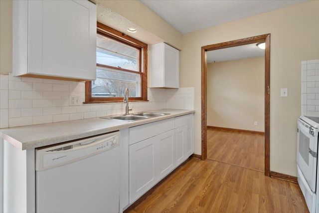 W5906 Valley PARKWAY, La Crosse, WI 54601