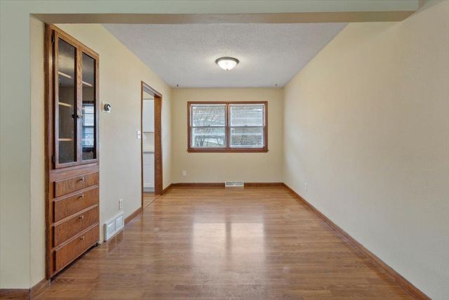 W5906 Valley PARKWAY, La Crosse, WI 54601