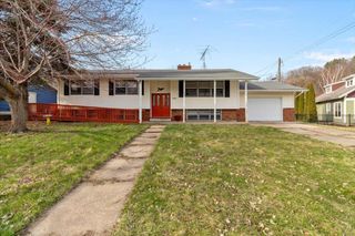 W5906 Valley PARKWAY, La Crosse, WI 54601