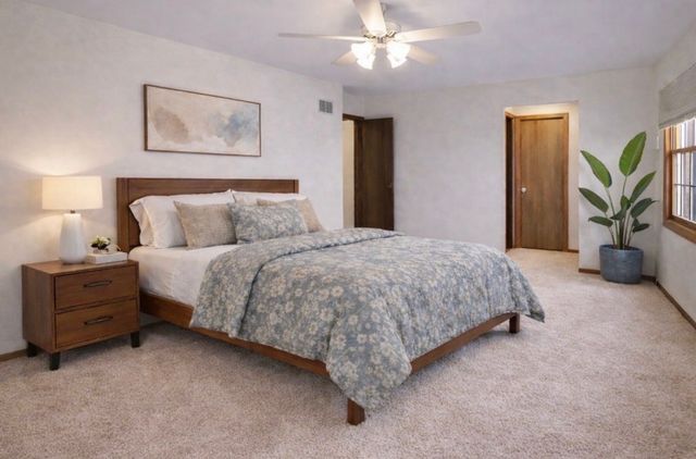 5020 Dukesberry Lane, Hoffman Estates, IL 60010