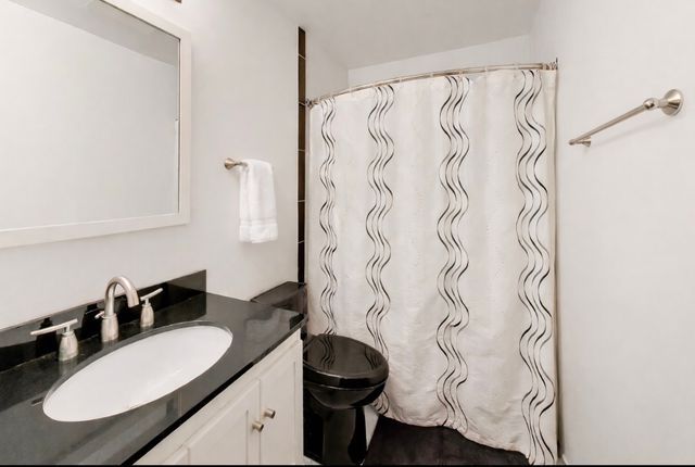 5020 Dukesberry Lane, Hoffman Estates, IL 60010