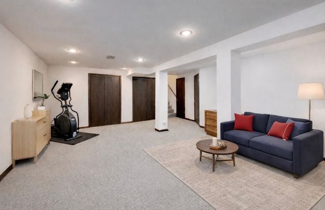 5020 Dukesberry Lane, Hoffman Estates, IL 60010