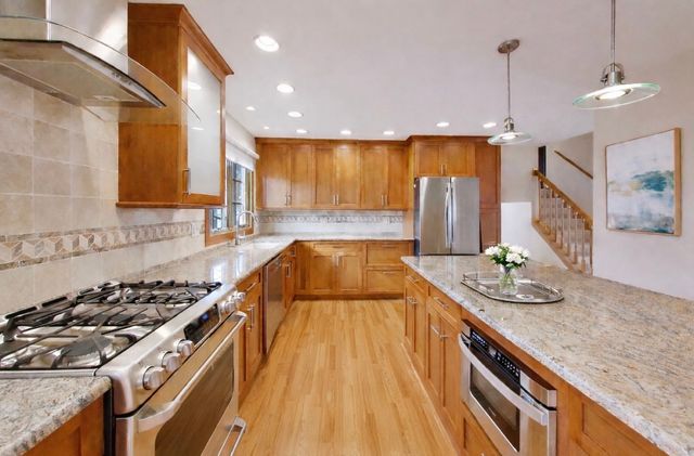 5020 Dukesberry Lane, Hoffman Estates, IL 60010