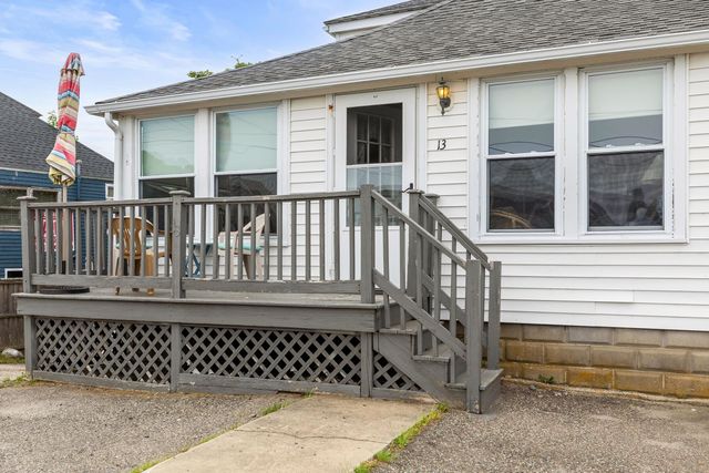 13 Ocean Boulevard, Hampton, NH 03842