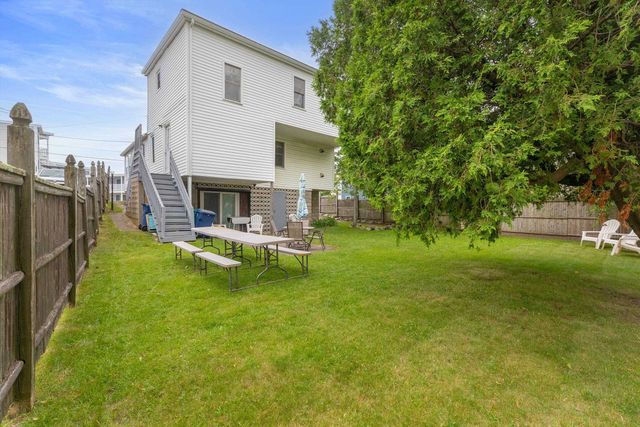 13 Ocean Boulevard, Hampton, NH 03842