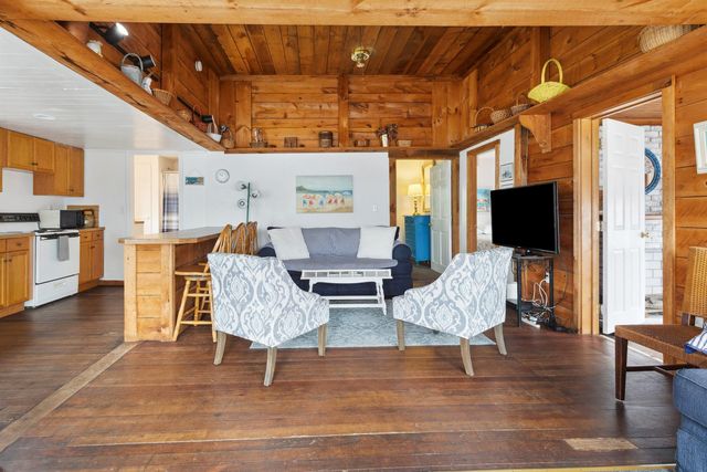 13 Ocean Boulevard, Hampton, NH 03842