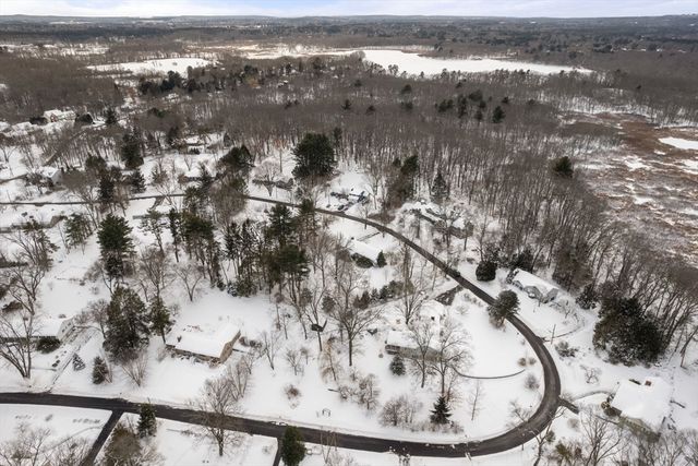 26 Jeffrey Road, Wayland, MA 01778