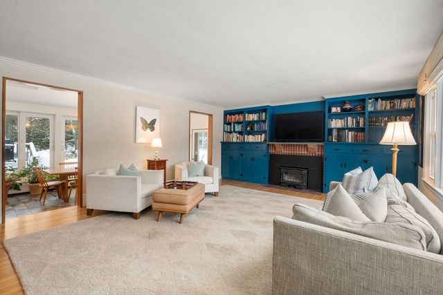 26 Jeffrey Road, Wayland, MA 01778