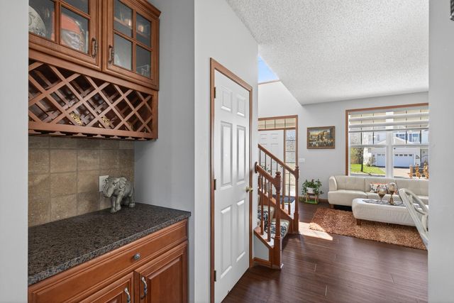 15275 Plumstone Drive, Eden Prairie, MN 55347