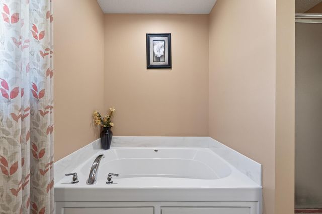 15275 Plumstone Drive, Eden Prairie, MN 55347