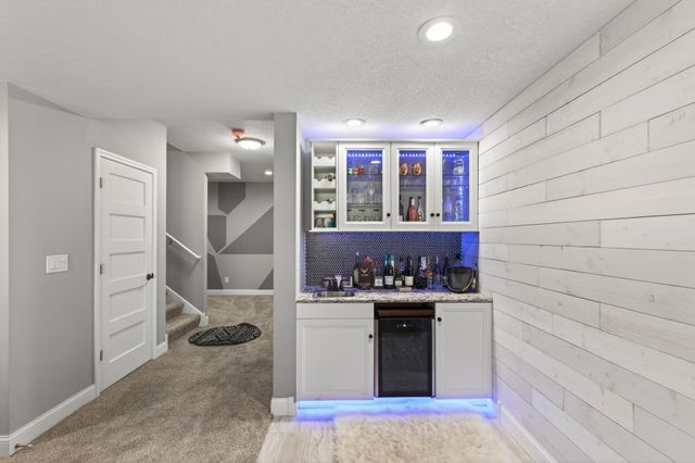15275 Plumstone Drive, Eden Prairie, MN 55347