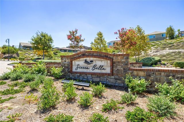 2770 Santa Fiora Drive, Corona, CA 92882