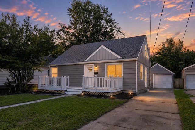 1716 W Grand AVENUE, Beloit, WI 53511