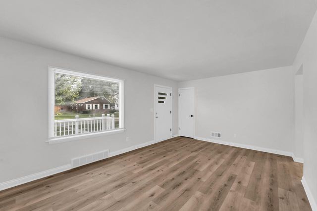 1716 W Grand AVENUE, Beloit, WI 53511