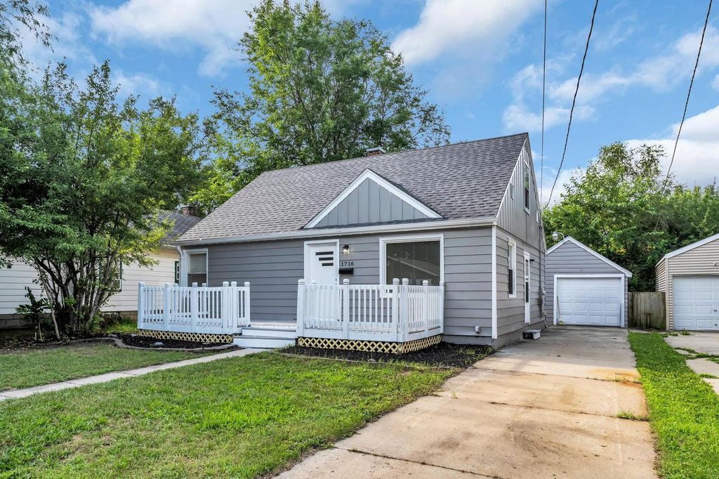 1716 W Grand AVENUE, Beloit, WI 53511