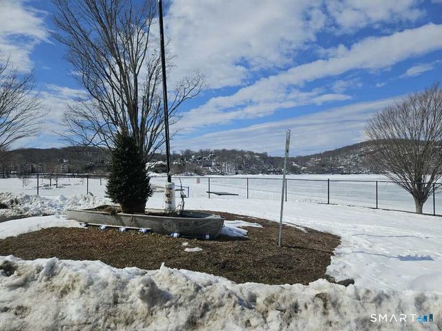 11 South Cove Road, Danbury, CT 06811