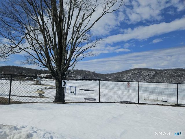 11 South Cove Road, Danbury, CT 06811