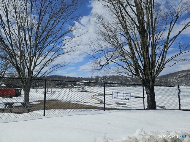 11 South Cove Road, Danbury, CT 06811