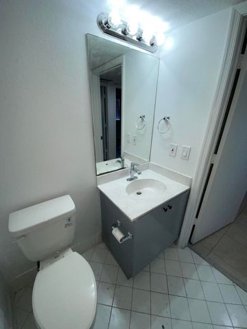 3740 N JOG Road 106, West Palm Beach, FL 33411